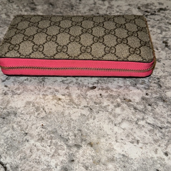 Gg Monogram Supreme Heart Zip Around Wallet Fluorescent Fuchsia - Picture 8 of 8
